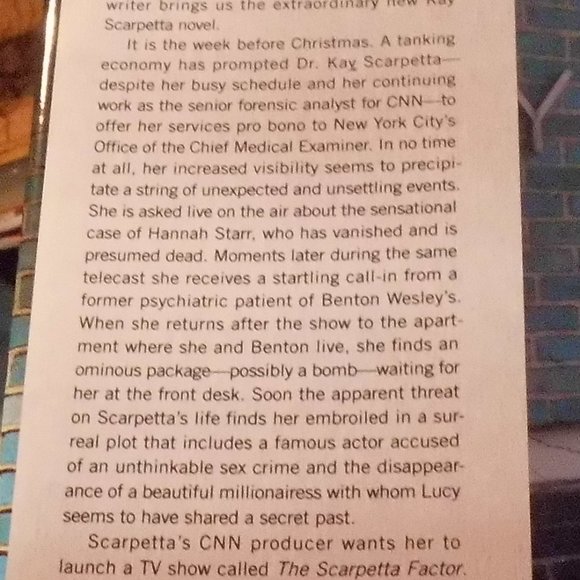 Book -  "The Scarpetta Factor" - Picture 2 of 2